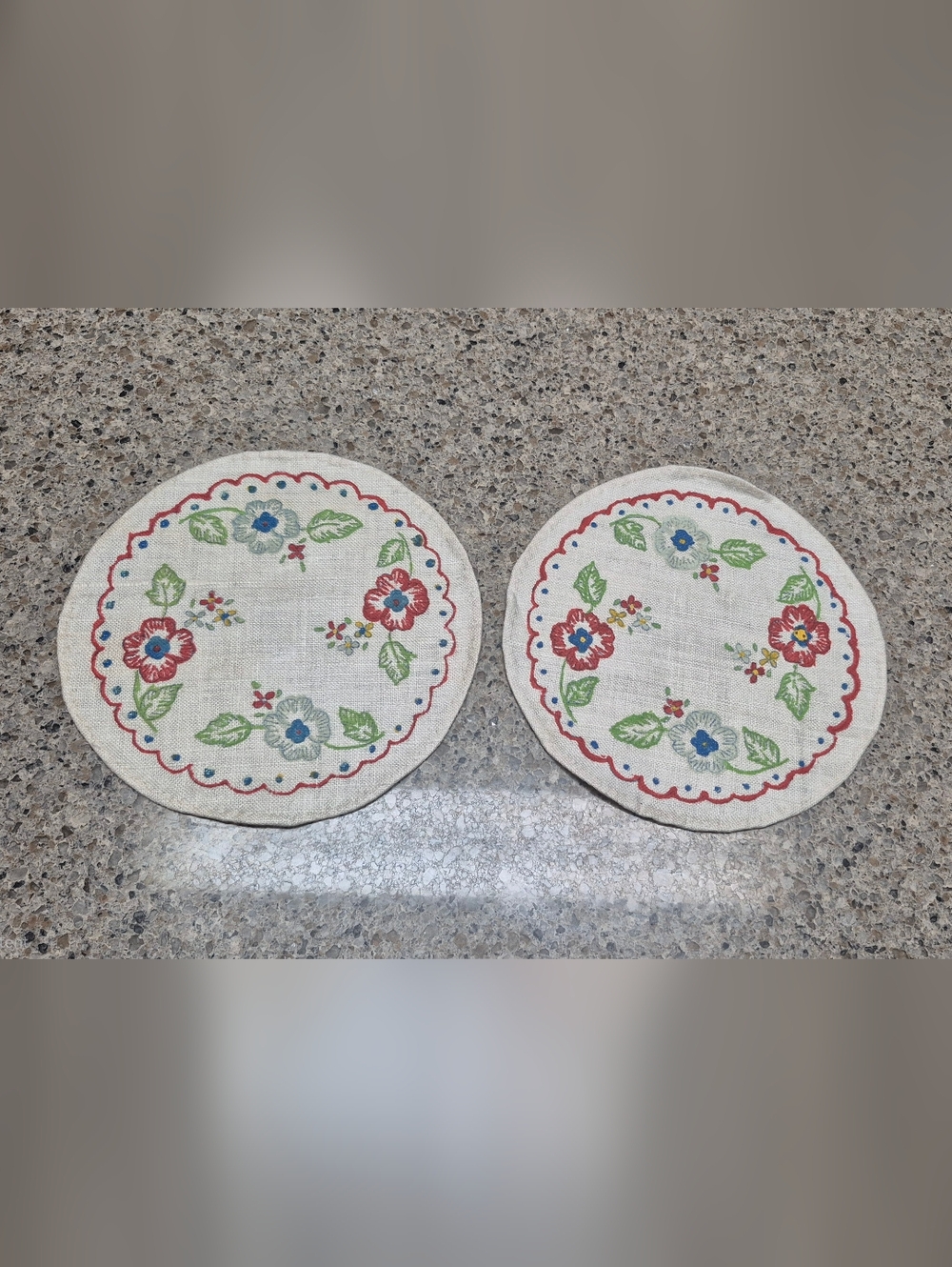 ​Vintage Round Linen Doilies Hand Painted Floral Scallop Coasters 7.25" Set of 2